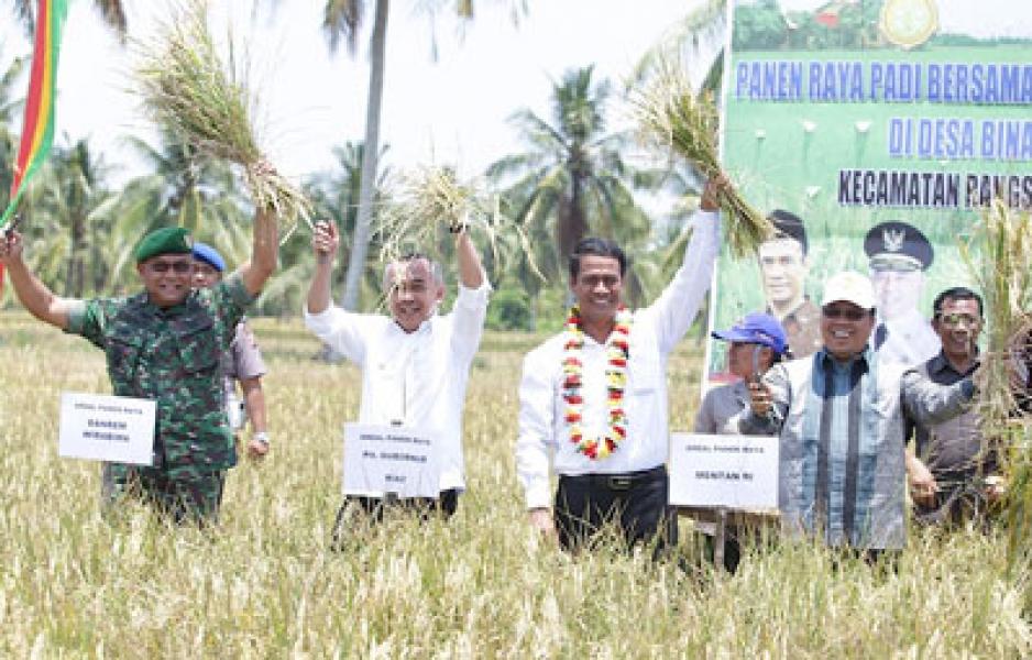 Mentan RI Hadiri Panen Raya di Desa Bina Maju Rangsang Barat