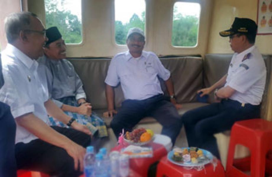 Menteri Ignasius Jonan dan Arief Yahya Singgah di Pelabuhan IKPP