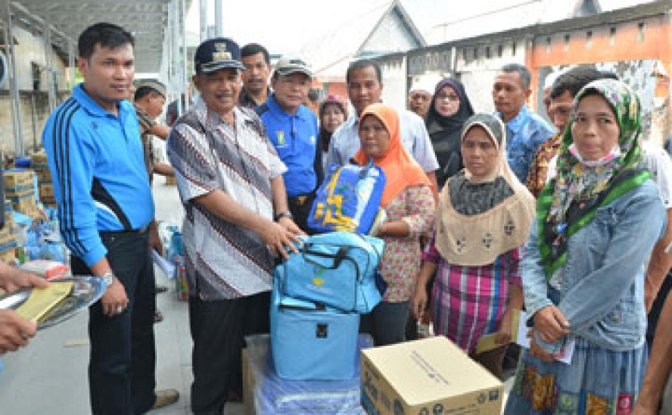 Pemkab Kampar dan Depsos RI Serahkan Bantuan Kebakaran Pasar Ulul Albab