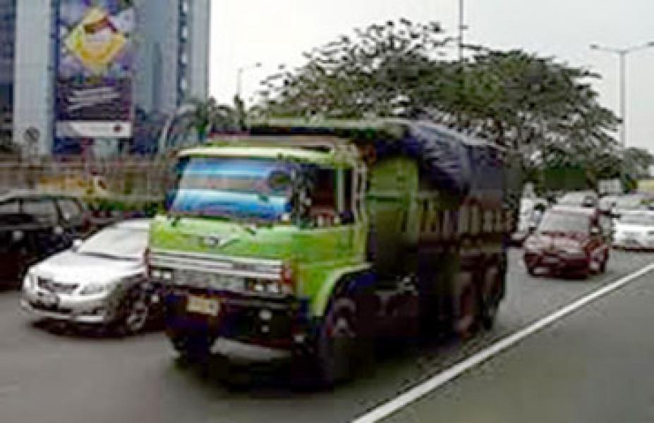 Penindakan Lemah, Truk Lalu Lalang Dalam Kota Pekanbaru