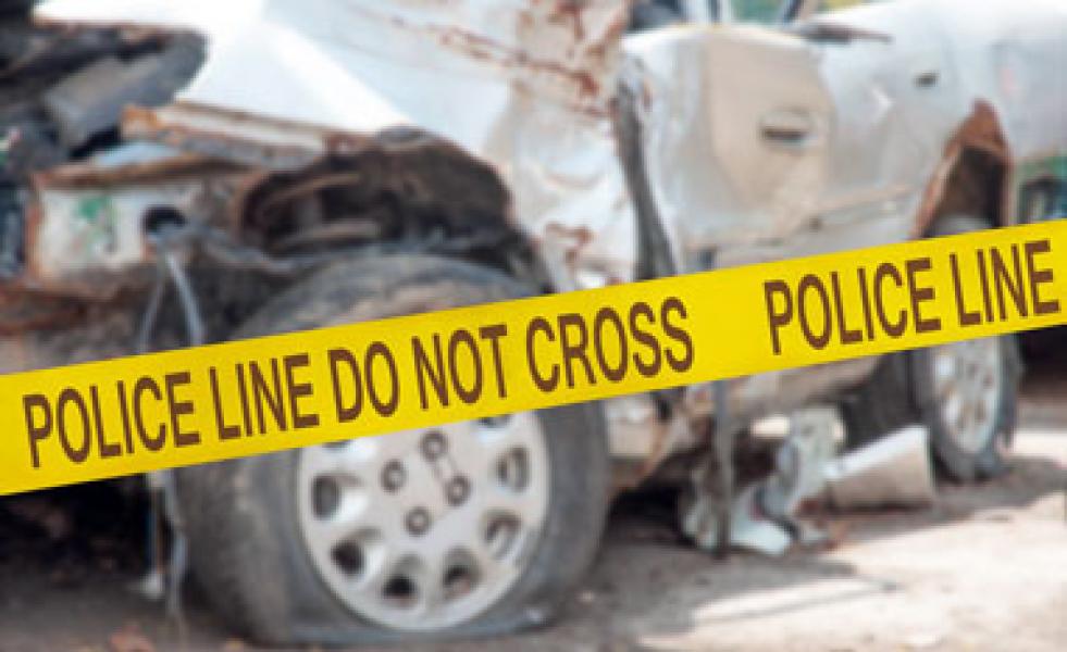 Tiga Bocah Ditemukan Tewas dalam Mobil Rusak