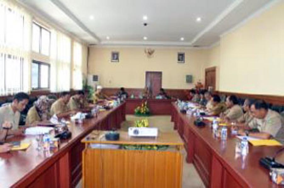 Wabup Pimpin Rapat Sinkronisasi Program Kerja FORKOPIMDA Tahun 2015