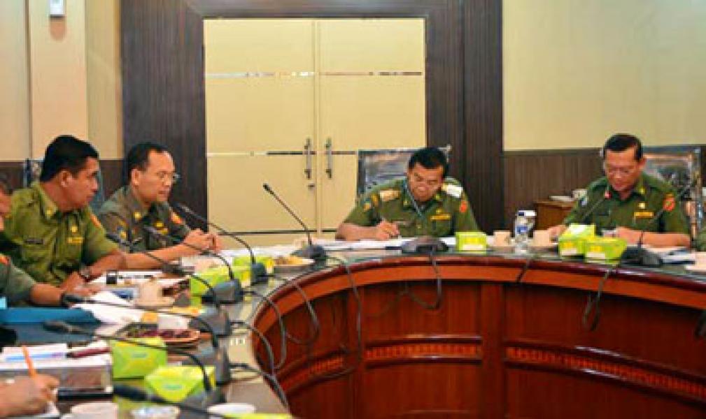 Walikota Firdaus MT Pimpin Rapat Kerja Pemko Pekanbaru