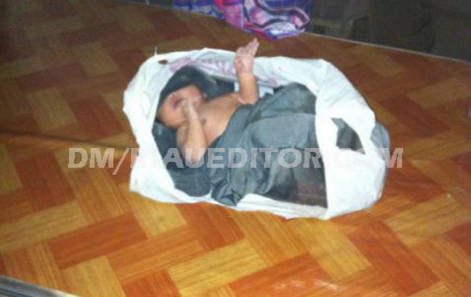 Warga Tenayan Temukan Bayi Dalam Kantong Kresek Alfamart