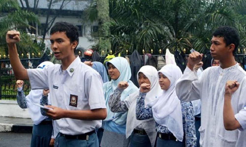 2016 Pemprov Ambil Alih Kewenangan Administrasi Pendidikan SMA Sederajat