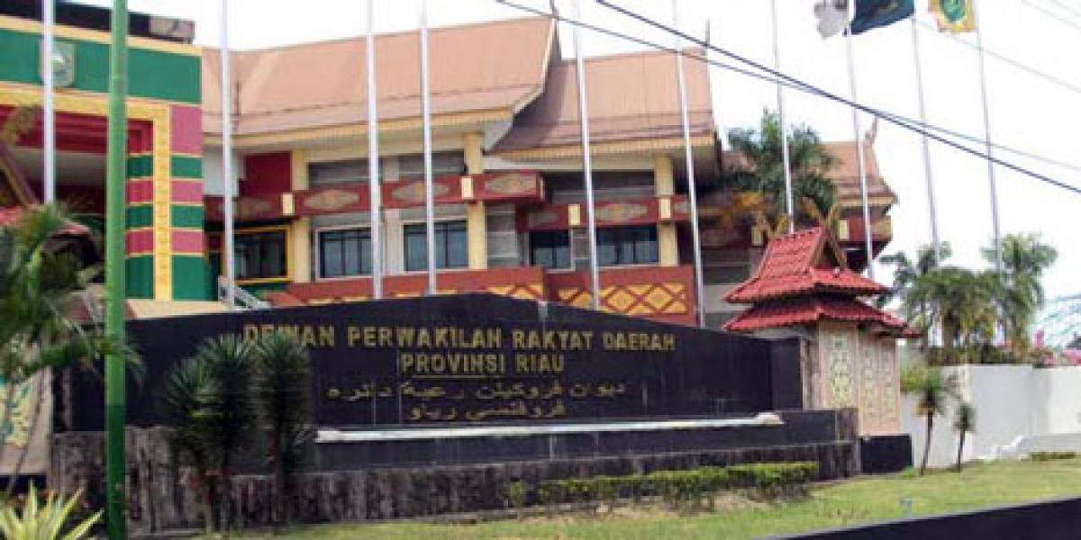 5 Penyidik KPK Sambangi DPRD Riau, Periksa Semua Ruangan Komisi