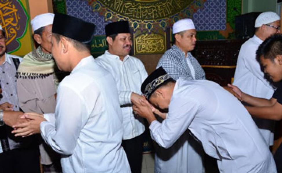 Bupati Amril Mukminin Shalat Gerhana di Muara Basung