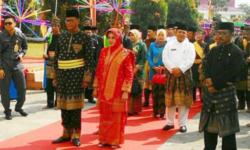 Bupati H Suyatno Terima Anugrah dan Gelar Datuk Setia Amanah