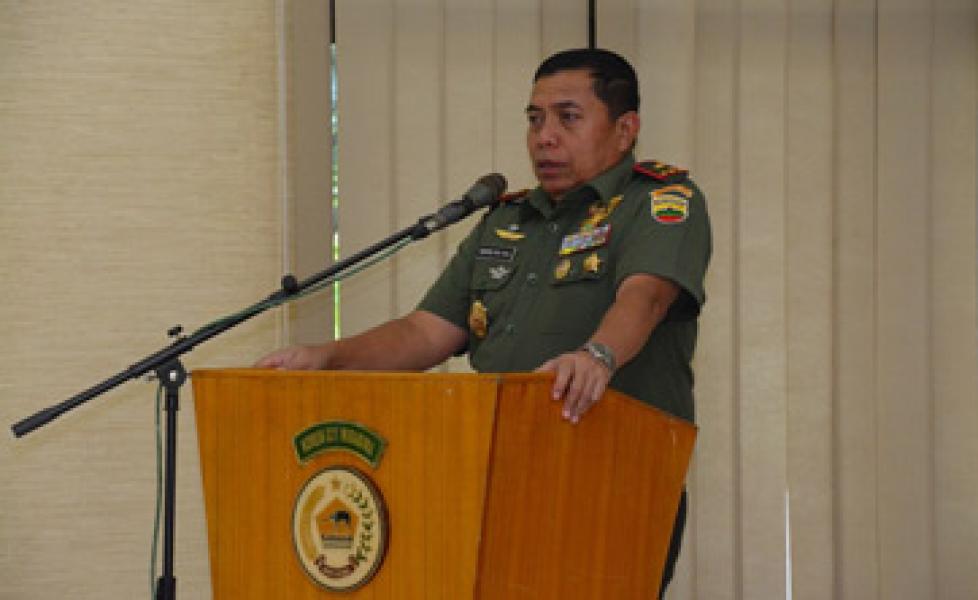 Jam Komandan, Danrem 031/Wirabima Himbau Prajurit dan PNS Jauhi Narkoba