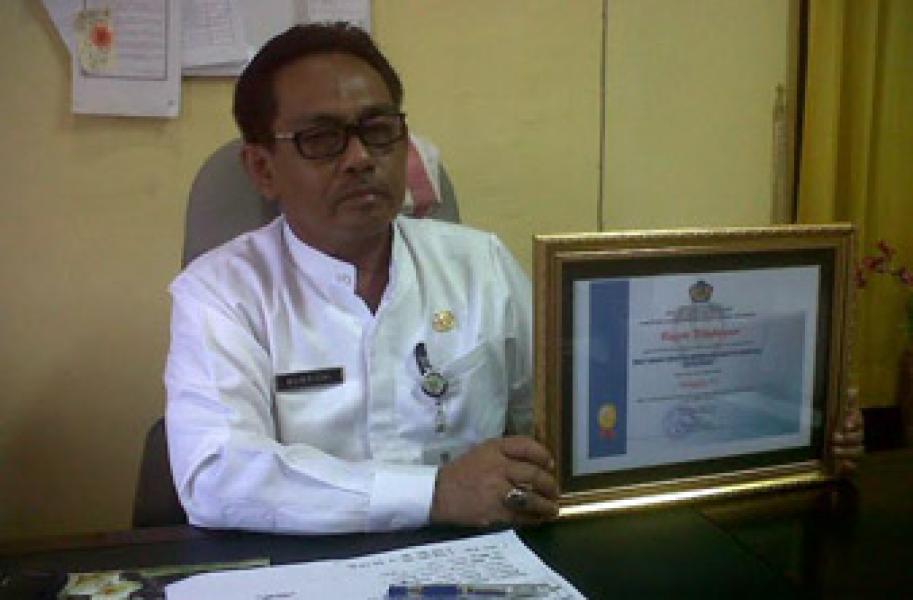 Kadis TPH Rohul Raih Penghargaan Terbaik ke VI Dari Kemenkeu-RI