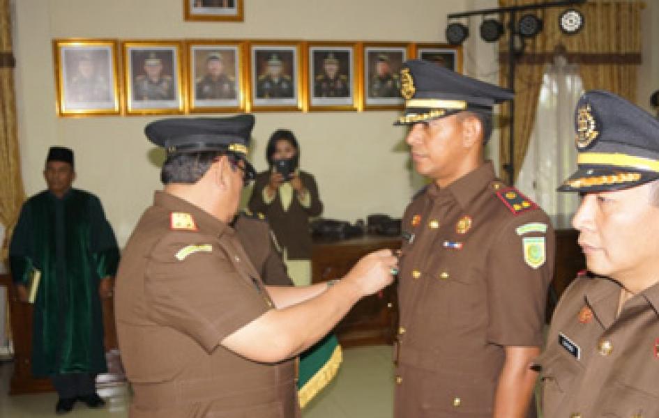 Kajati Riau Melantik dan Mengambil Sumpah Kajari Rengat dan Kajari Teluk Kuantan