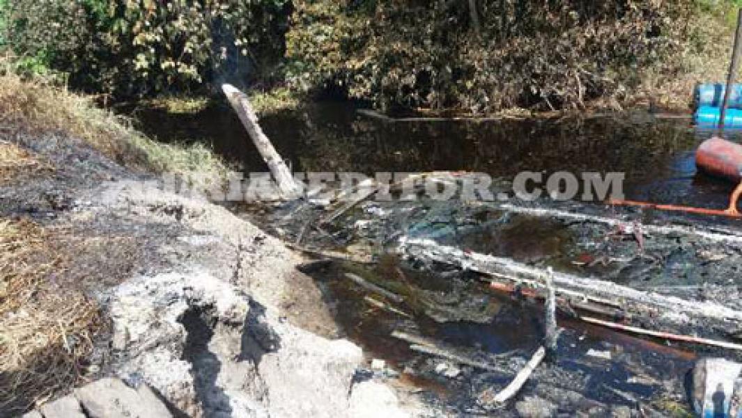 Kapal Motor Bermuatan 4 Ton Bensin Terbakar di Kanal Tambusu Desa Kuala Panduk