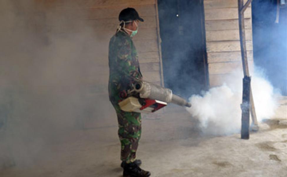 Kegiatan Fogging di Wilayah Koramil 02/Kuantan Tengah