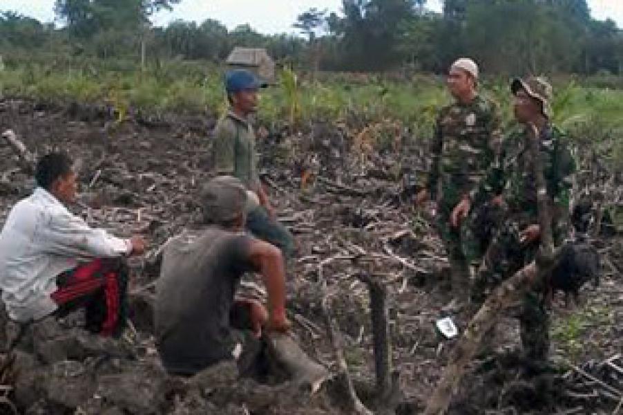 Koramil 05/Gas Himbau Masyarakat Pantau dan Antisipasi Karhutla  