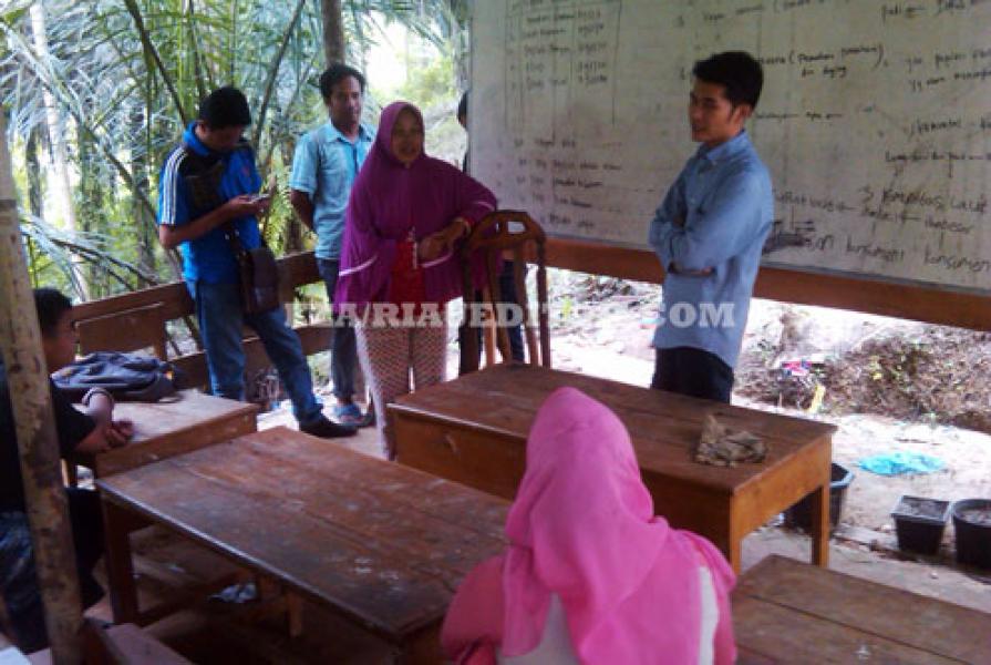 Masih Ada Sekolah Tak Berdinding di Pekanbaru