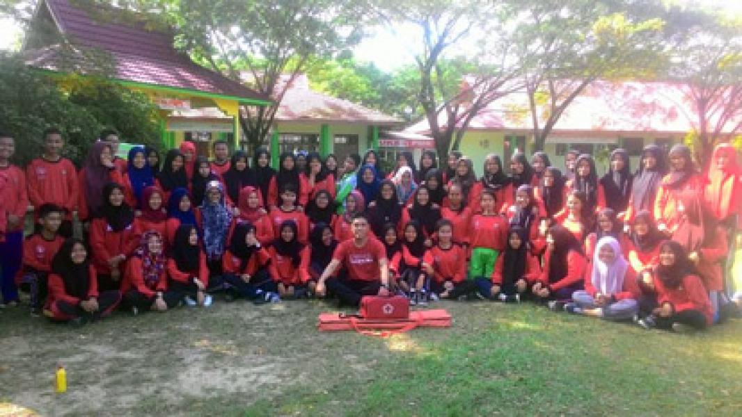 PMR SMK Farmasi Ikasari Bangkitkan Jiwa Sosial Siswa