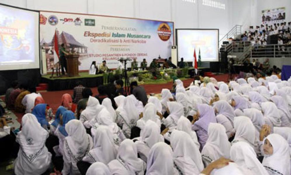 Panglima TNI: Santri Sebagai Benteng Terhadap Perusak Bangsa dan Negara  