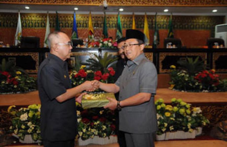 Penyampaian LKPJ Pemprov 2015, Plt Gubri Akui Belum Maksimal