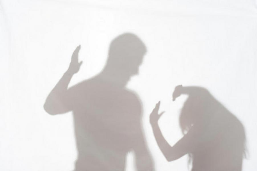 Pergoki Suami Selingkuh, Istri Siap Melahirkan Justru Dipukuli