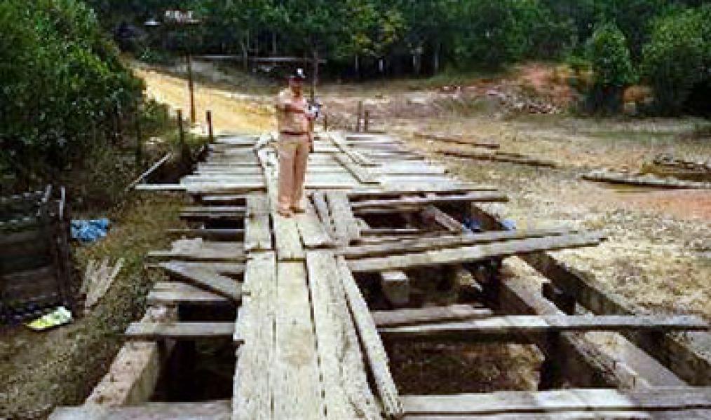 Rasionalisasi Anggaran, Pembangunan Jembatan Tambak-Bakung Tertunda