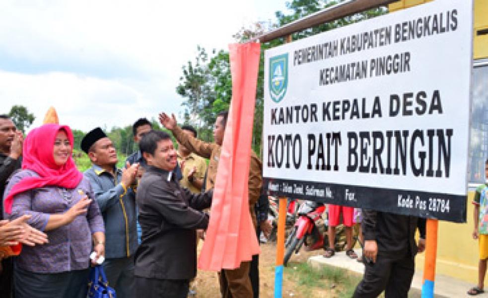 Resmikan Kantor Kades, Bupati Minta Percepat Penyusunan APB-Desa