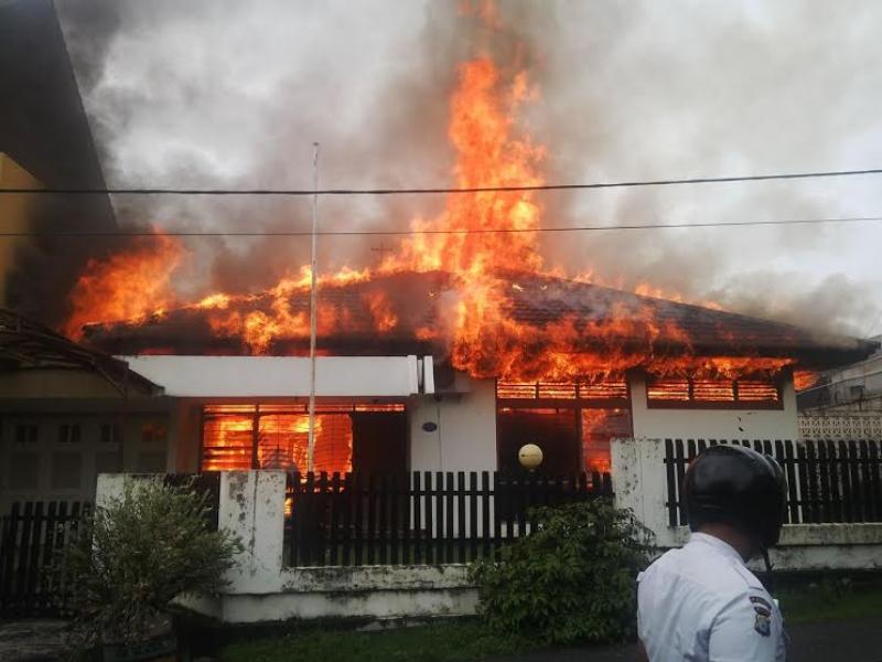 Rumah Dinas Bank Indonesia Pekanbaru Terbakar