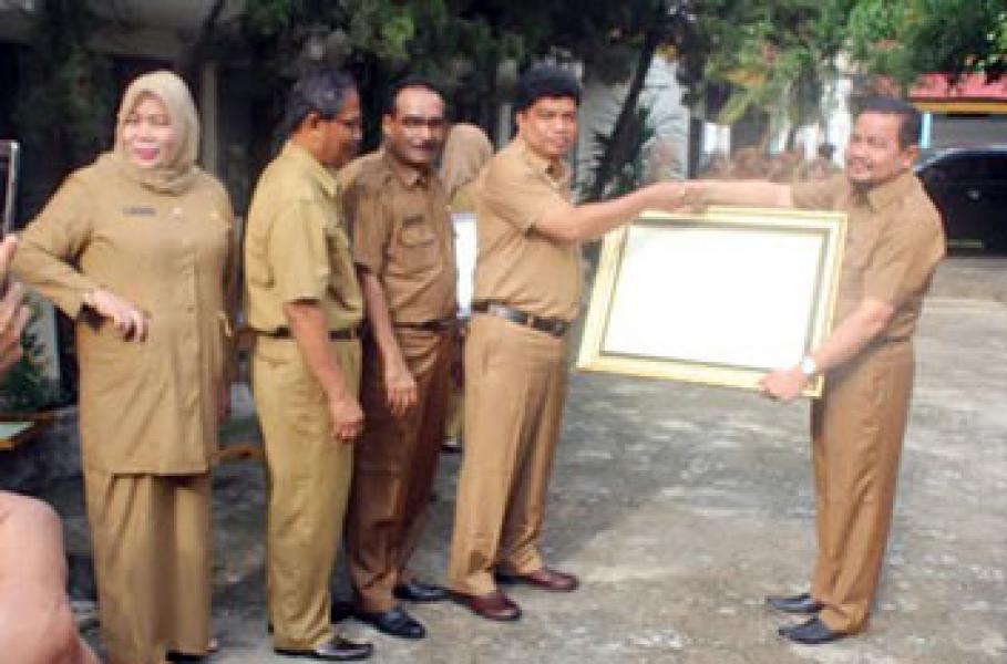 SMKF Ikasari Pekanbaru Terima Penghargaan dari Kemendikbud