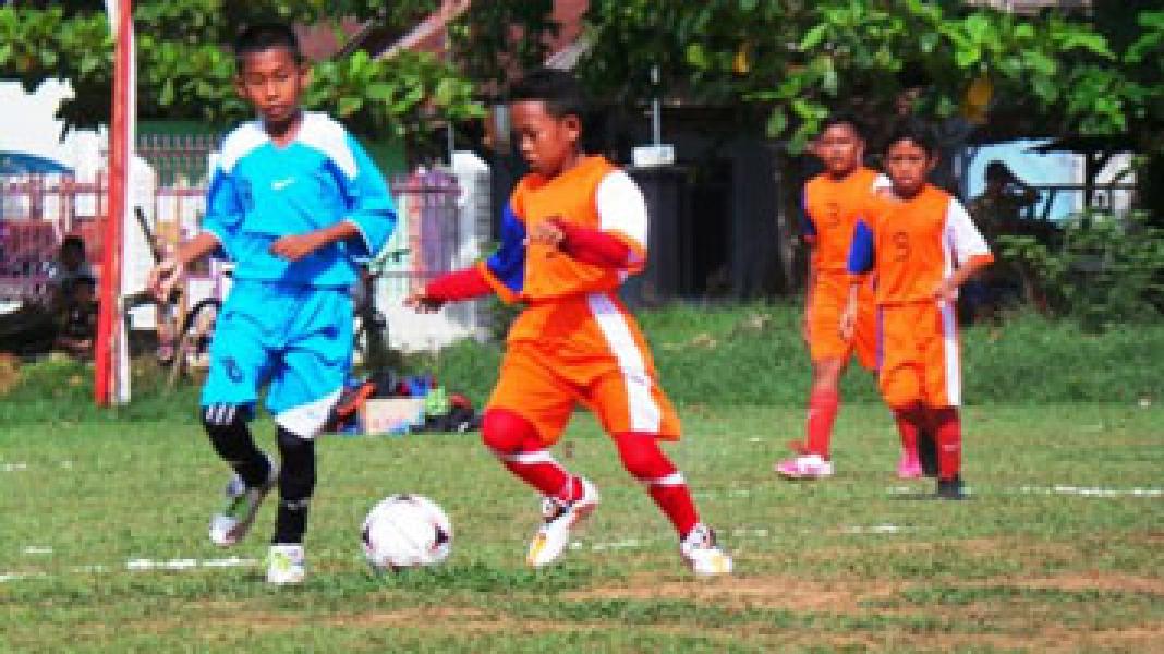 Sambut Hardiknas, K3S Rengat Barat Gelar Turnamen Sepakbola U12