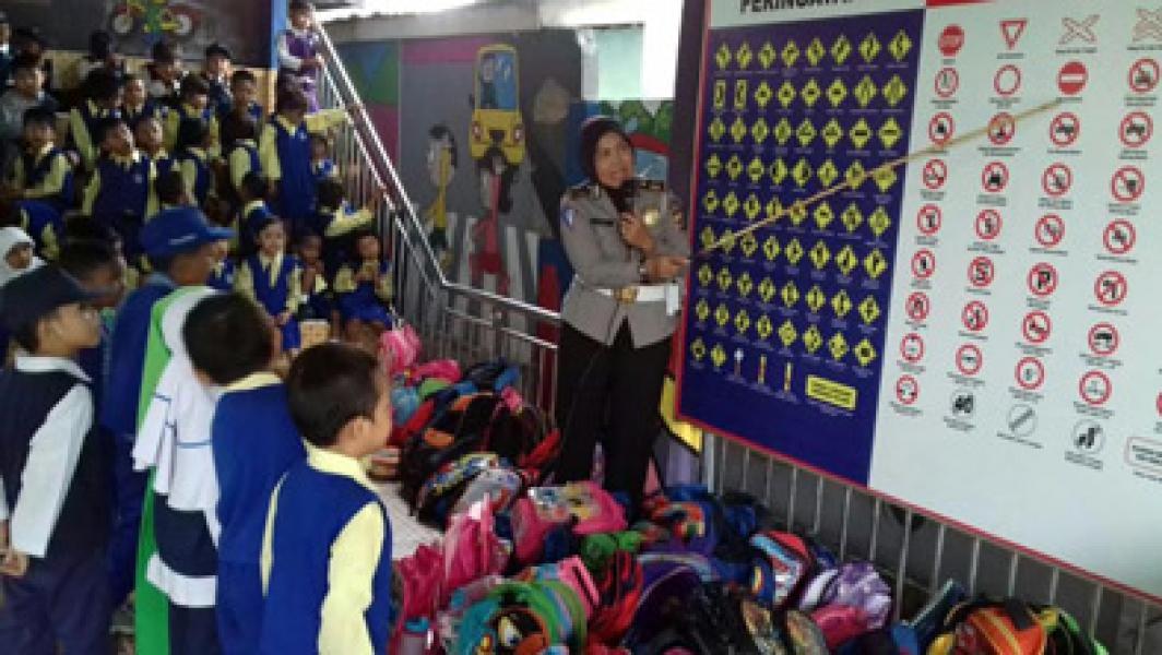 Satlantas Polresta Pekanbaru Sosialisasi Lalu Lintas Pada Anak-Anak TK