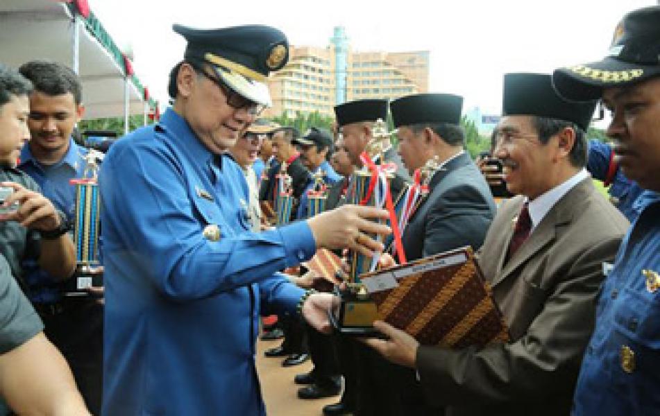 Sempena HUT Damkar, Syamsuar Terima Penghargaan