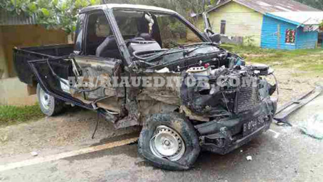 Usai Tabrakan dengan Truck Dihantam Mobil Box, Penumpang Pickup Tewas