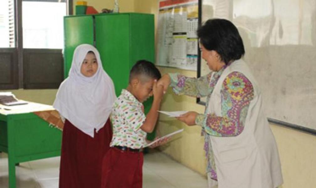 Wakil Ketua Yayasan Kartika Jaya Koordinator Rem 031 Kunjungi Sekolah Kartika
