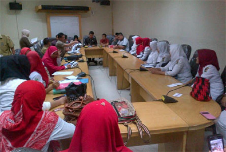 18 Bidan PTT RDP Dengan Komisi II DPRD Kampar