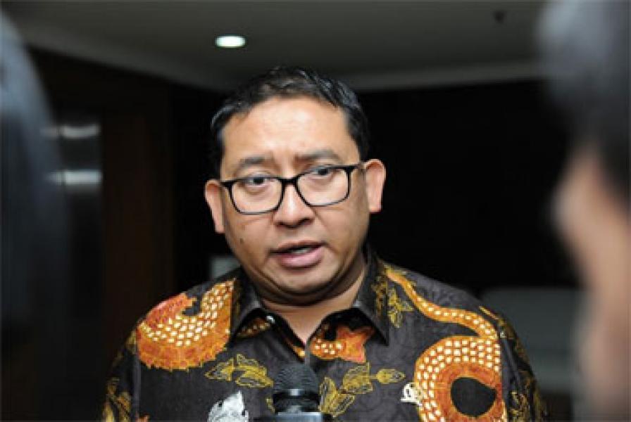 Ahok Digelari Santri Kehormatan, Fadli Zon: Santri Harus Muslim