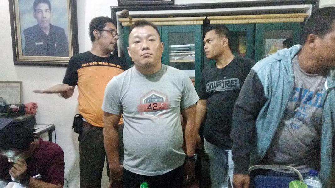 Asyik Pesta Sabu, Ketua LSM Peduli Riau Ditangkap Polisi di Kantornya