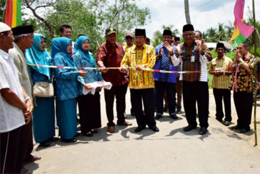 Bupati HM Wardan Resmikan PLN 24 Jam Di Kecamatan Batang Tuaka