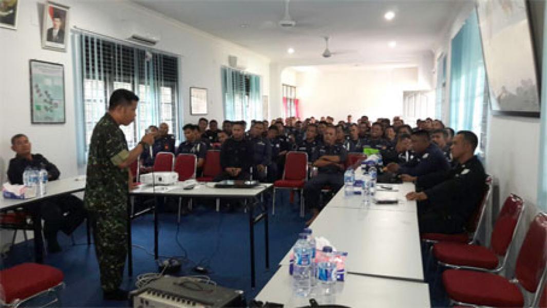 Cuaca Mulai Ekstrim, Babinsa Koramil 04/Pkl. Kuras Laksanakan Sosialisasi Karlahut