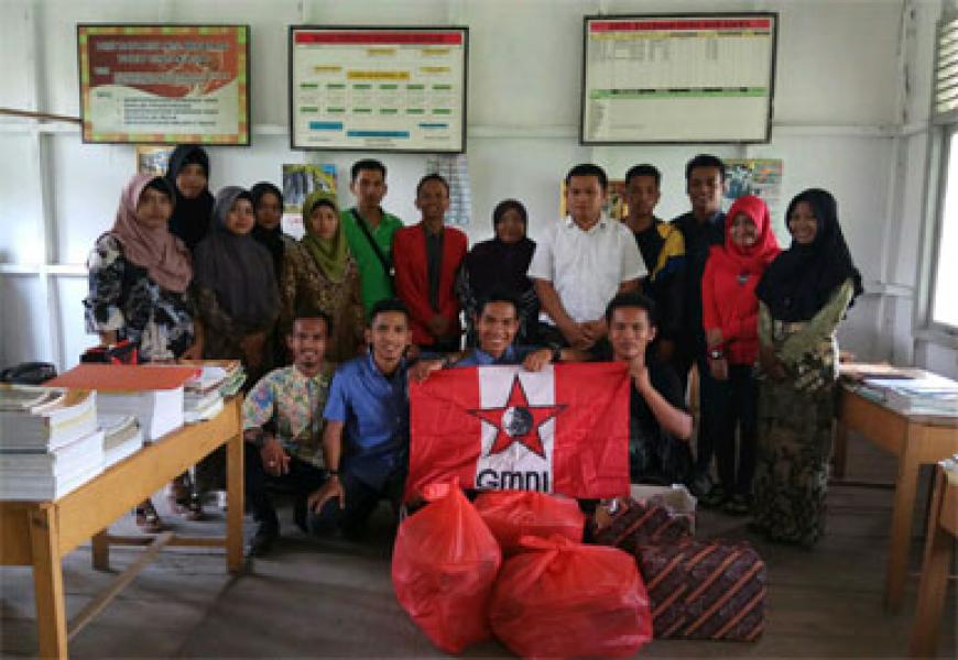 Dies Natalis Ke-63, GMNI Pekanbaru dan Inhil Serahkan Bantuan Untuk MI Al-Rasyid 