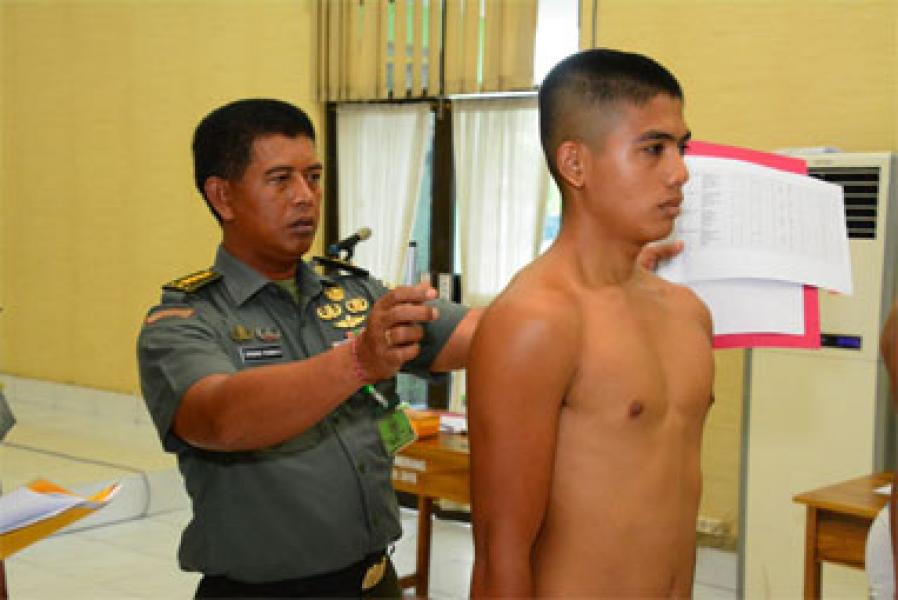 Kasrem 031/WB Pimpin Parade Pantukir Penerimaan Secata PK Gelombang I Tahun 2017