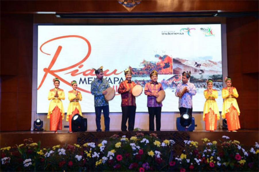 Menpar Kenalkan Bakar Tongkang Lewat ‘Riau Menyapa Dunia’