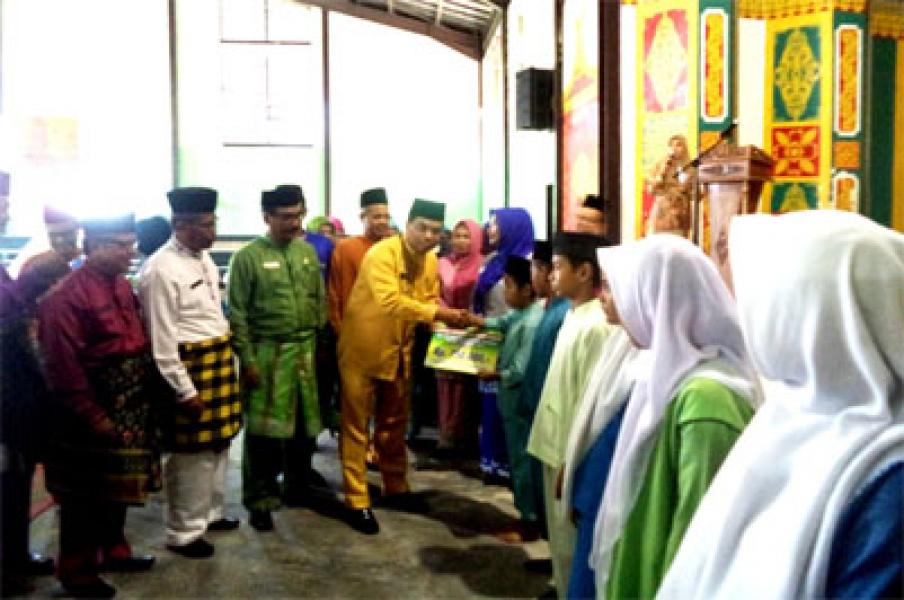 Pakaian Seragam Siswa Bukan Tanggungjawab Pemerintah