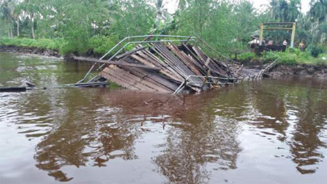 Pasca Ambruknya Jembatan Desa Bente, Pemkab Inhil Tetapkan Status Siaga Darurat 