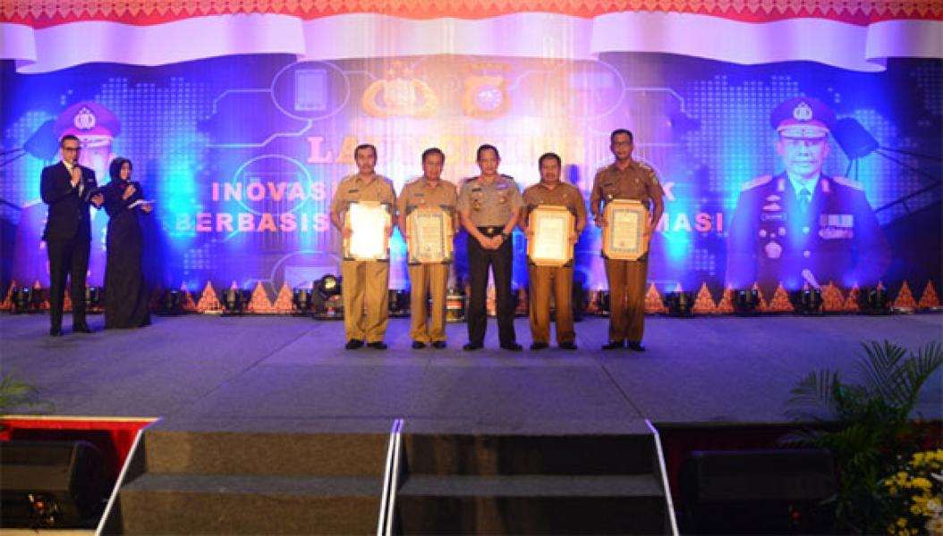 Peduli Bhabinkantibmas, Bupati Rohil Terima Penghargaan Kapolri