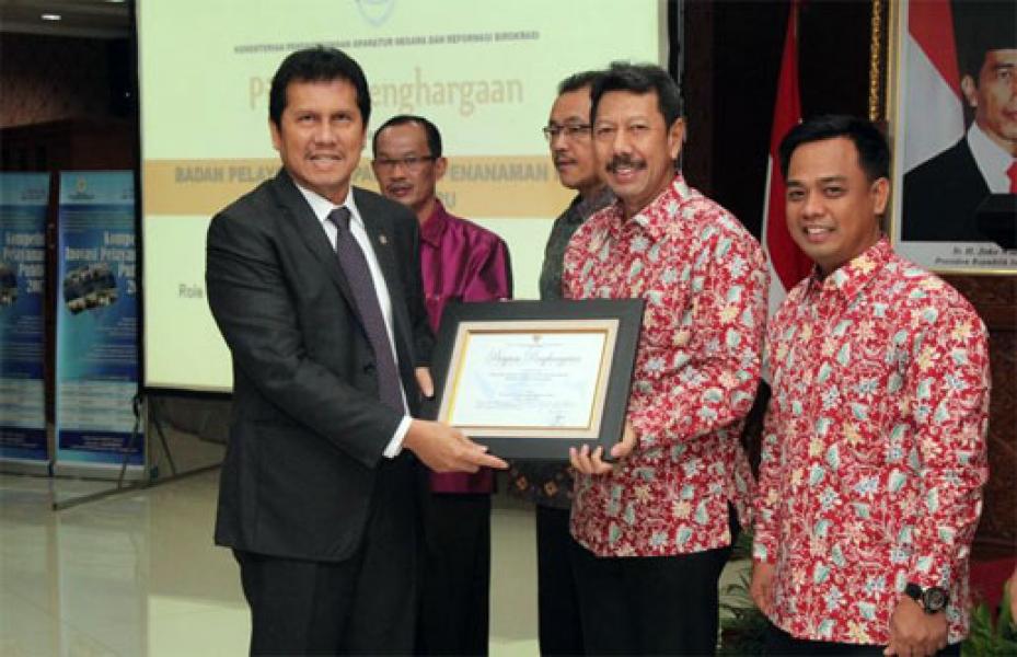 Pekanbaru Terima Penghargaan Pelayanan Publik Sangat Baik Nasional