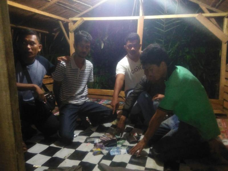 Asyik Main Judi Qiu-Qiu, Tiga Pria Ditangkap