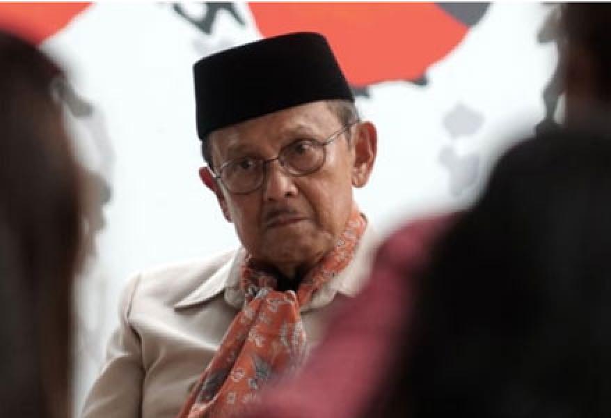 BJ Habibie Alami Kebocoran Klep Jantung, Dirawat di Jerman
