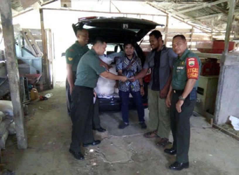 Babinsa Sergap Dan Babinsa Upsus Koramil 01/Bangkinang Laksanakan Penyerapan Beras