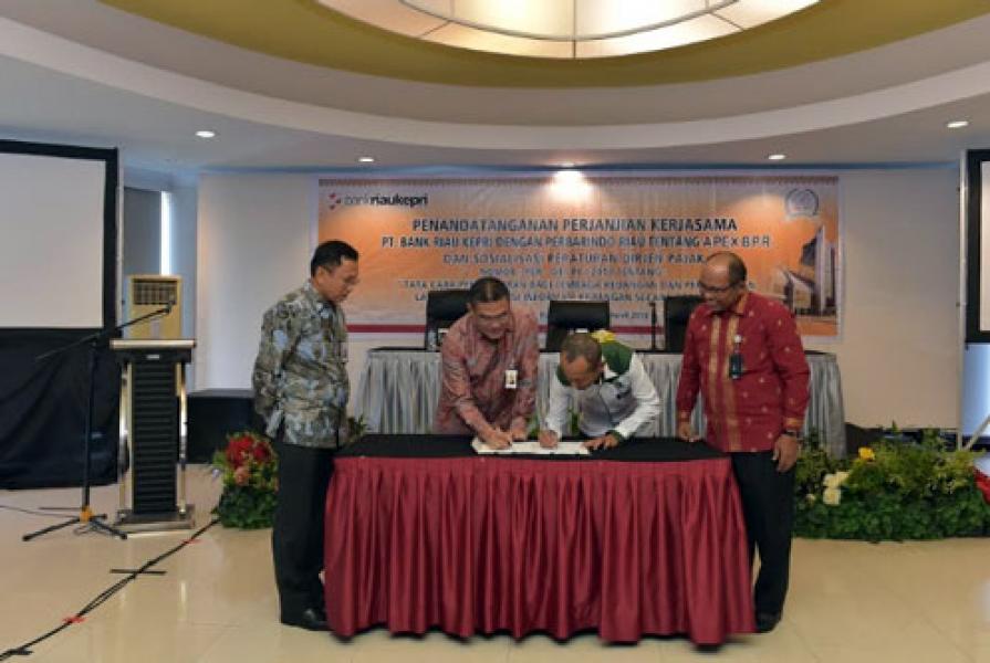 Bank Riau Kepri Teken MoU Dengan Perbarindo Riau Terkait APEX BPR