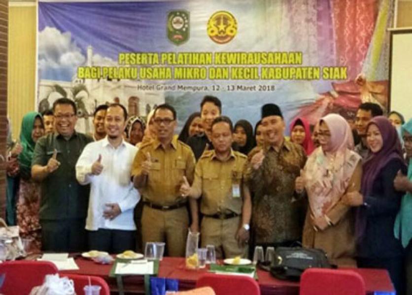 Diskop Siak dan PT BSP Beri Pelatihan Kewirausahaan Kepada Puluhan UMKM