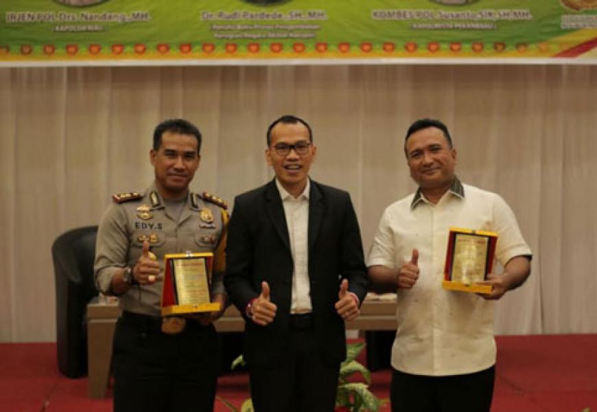 Dr Rudi Pardede SH MH Lounchingkan Buku Kedua ‘Kejahatan Fenomena Negara’